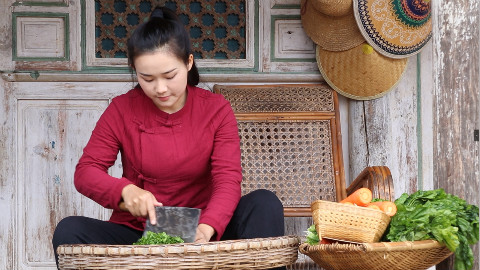 做一道云南人家饭桌上必不可少的菜:酸腌菜炒肉